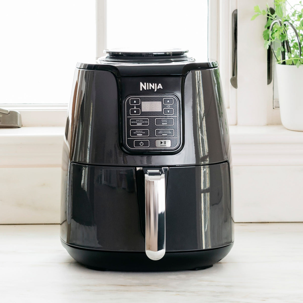 Single Basket Non-Stick Air Fryer, 5 Functions, 4-qt