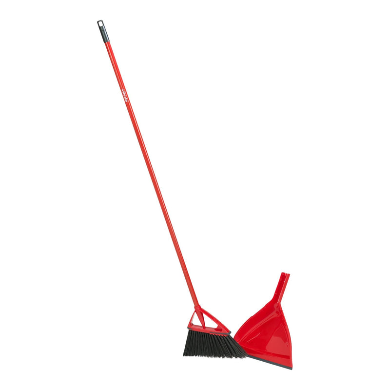 Oskar Broom with Dustpan Q2